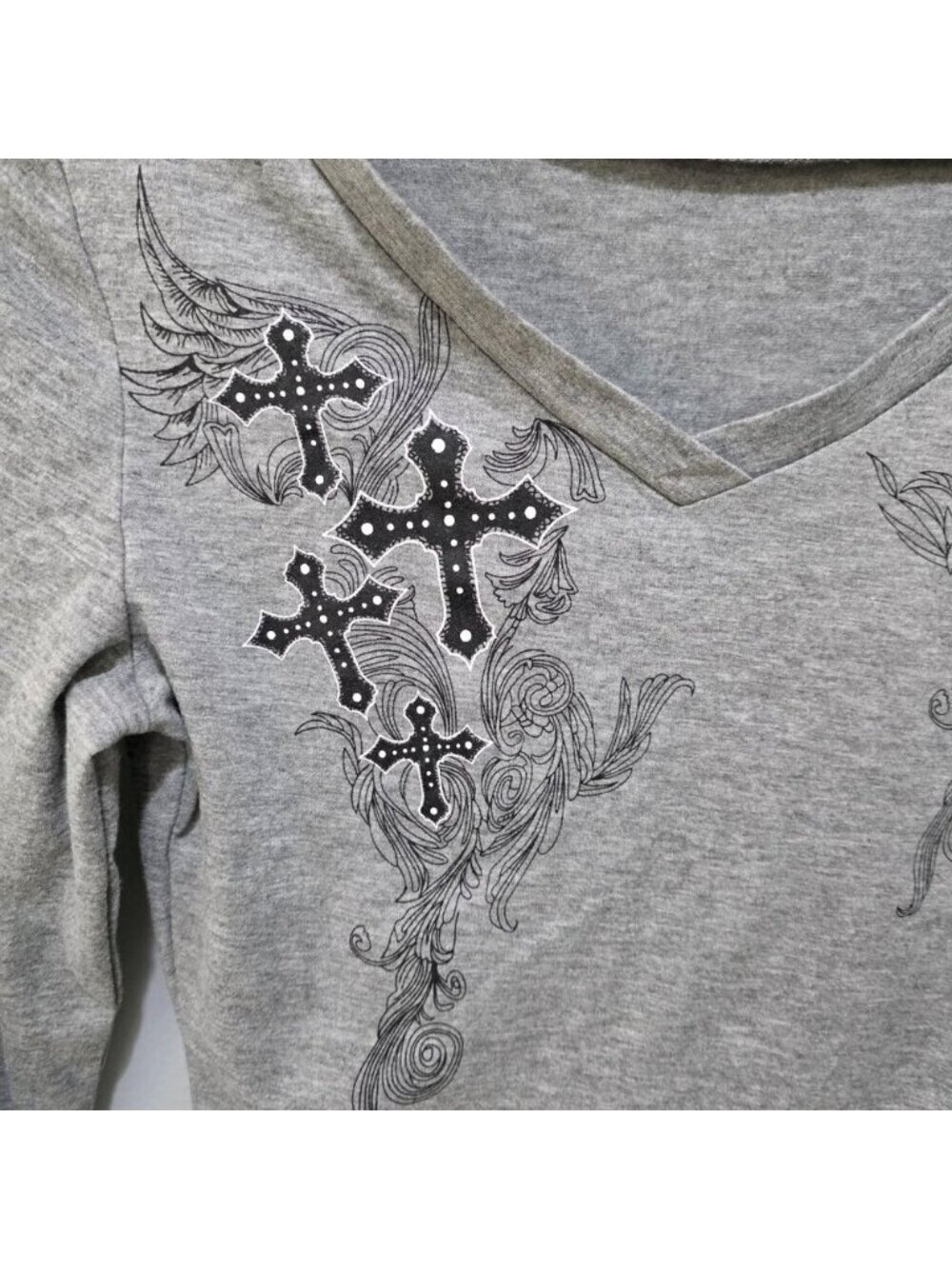 Grey Cross Graphic Long Sleeve V-Neck Crop Top Women’s Small - Picture 3 of 7